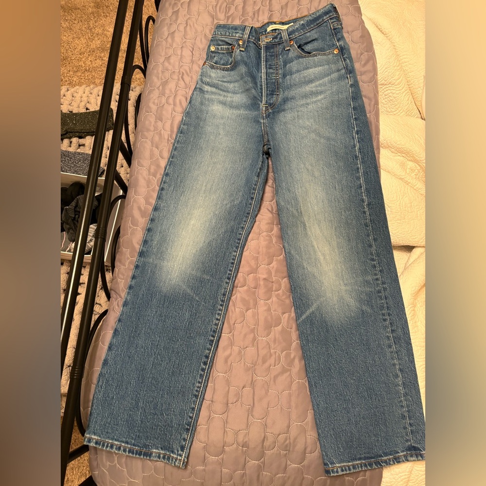Levi’s Ribcage Straight Jeans.